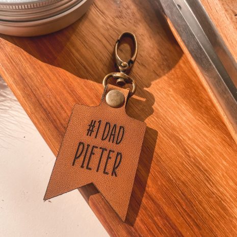#1 dad flag keyring